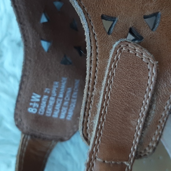 Cobb Hill by New Balance Cut-Out Sandal  8.5W - Picture 5 of 11